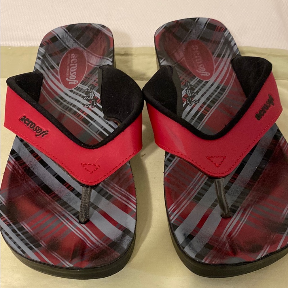Aerosoft womens Red Plaid Flip Flops
